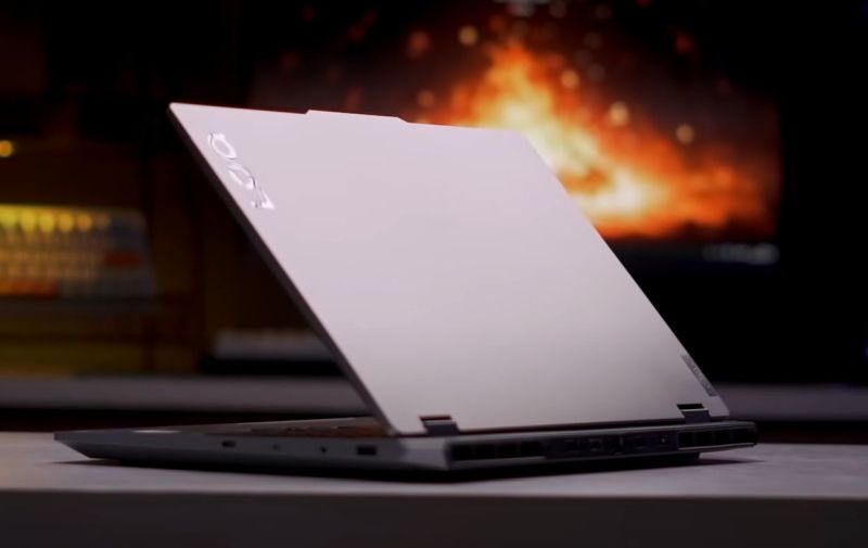Recenzija Lenovo LOQ 15IAX9I: Pristupačan laptop za igrice vrhunskog izgleda