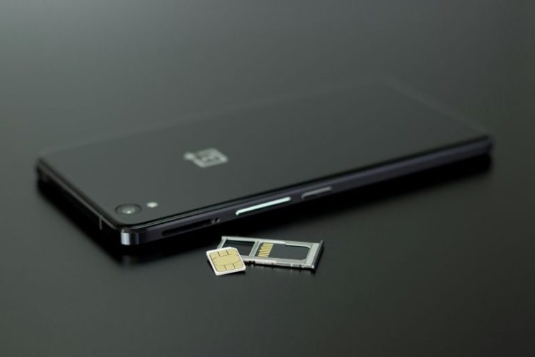 Telefoni sa fizičkim SIM karticama su bolji izbor čak i u 2025
