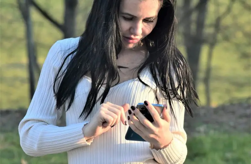 Kako zamagliti ili ukloniti objekte na fotografijama na telefonu?