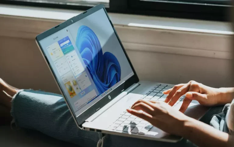 Kako obrisati datoteku koju koristi drugi program?
