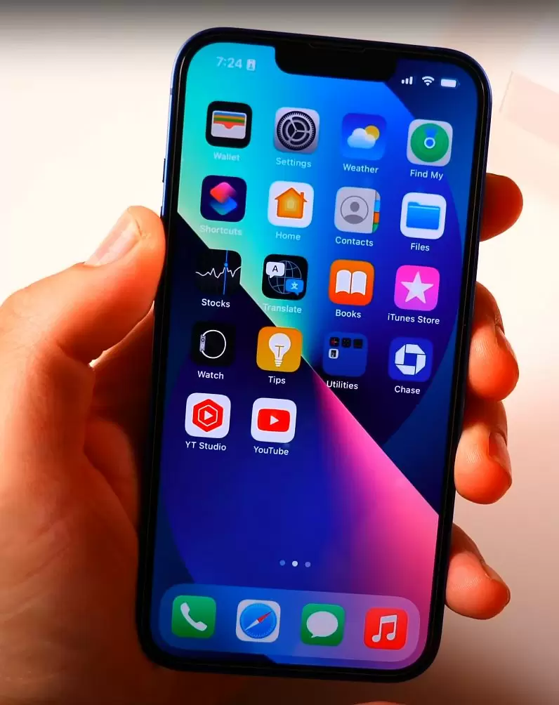 iPhone 13 displej
